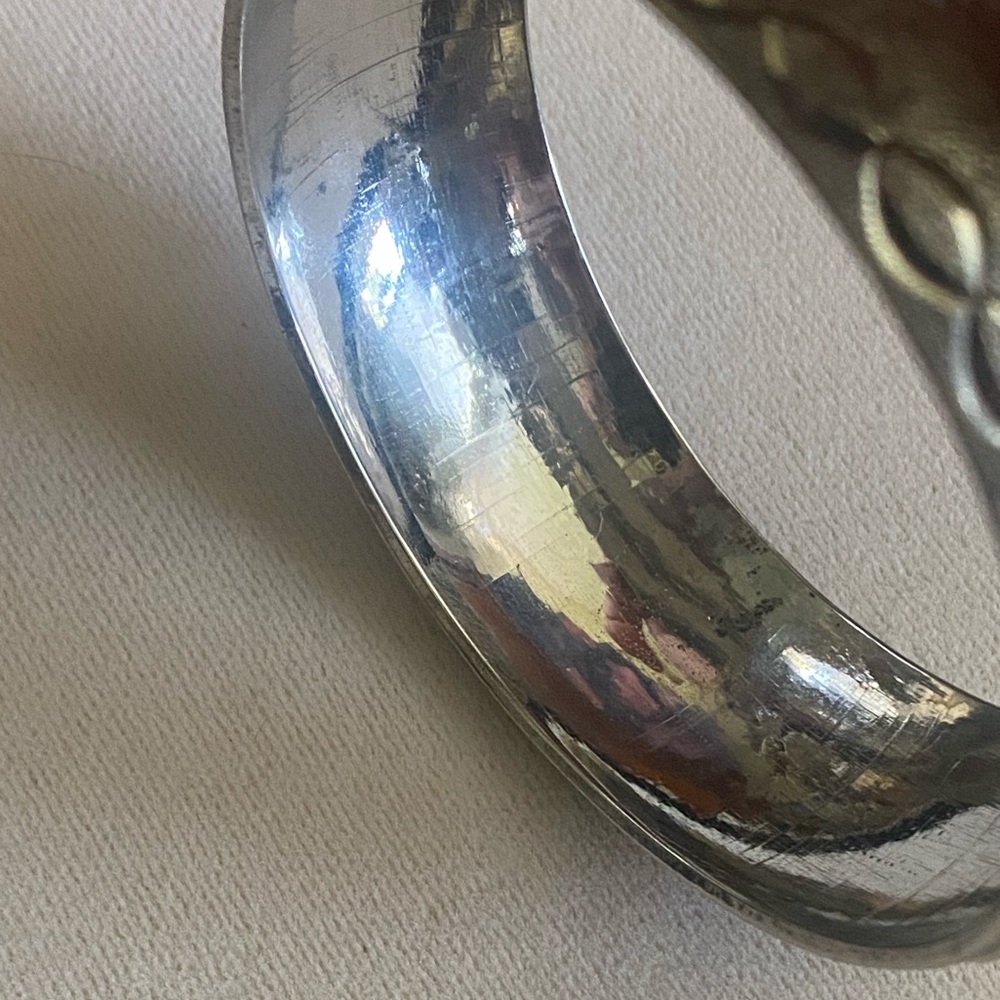 Vintage Silver Tone Etched Bangle Bracelet - Picture 6 of 10